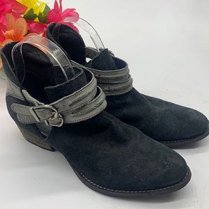 Rebels Black Gray Suede Pointy Toe Ankle Boots Size 10. BAB3942G